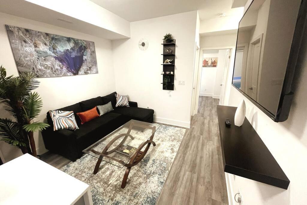 Exquisite, Bright & Modern Condo. Ниагара-Фолс Экстерьер фото